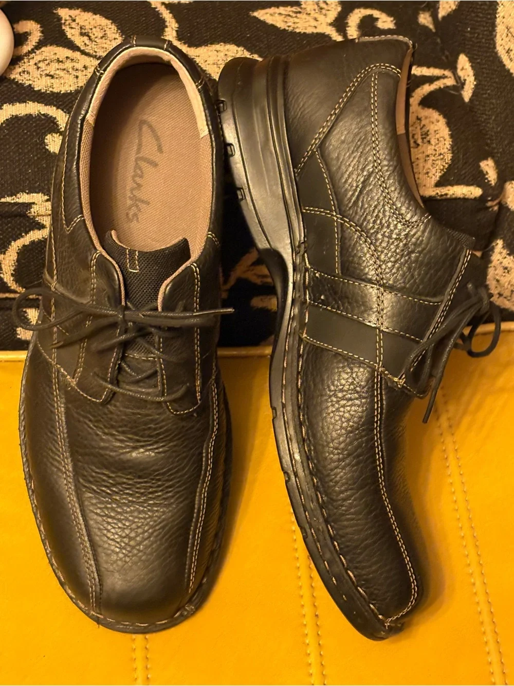 Clarks Black Leather Lace-Up Men's Oxfords with Contrast Stitching